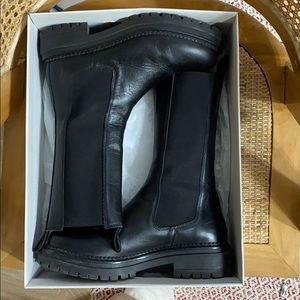 L’Intervalle Lighting Chinky Boots